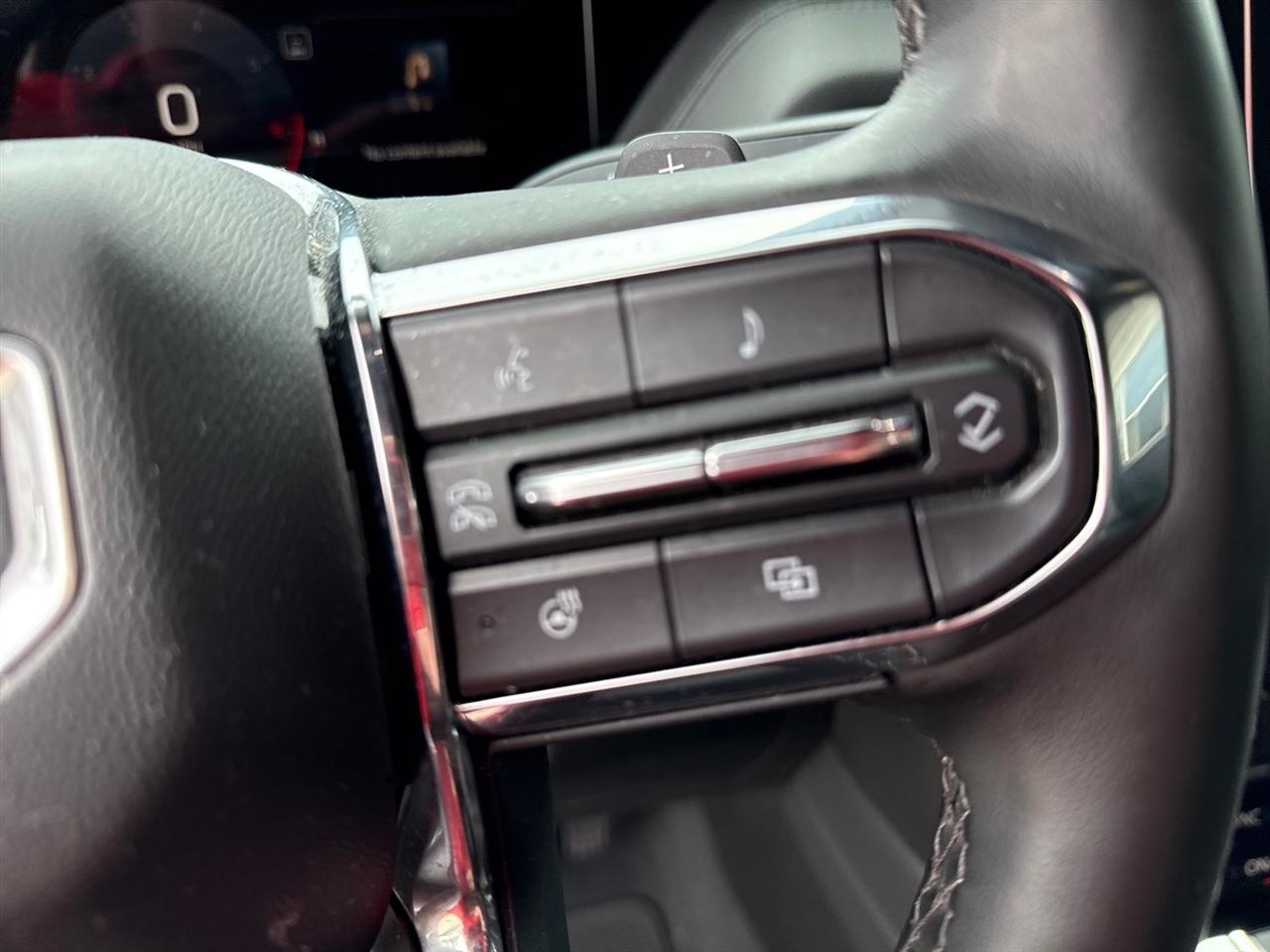 GMC Yukon XL Denali 4WD 2025