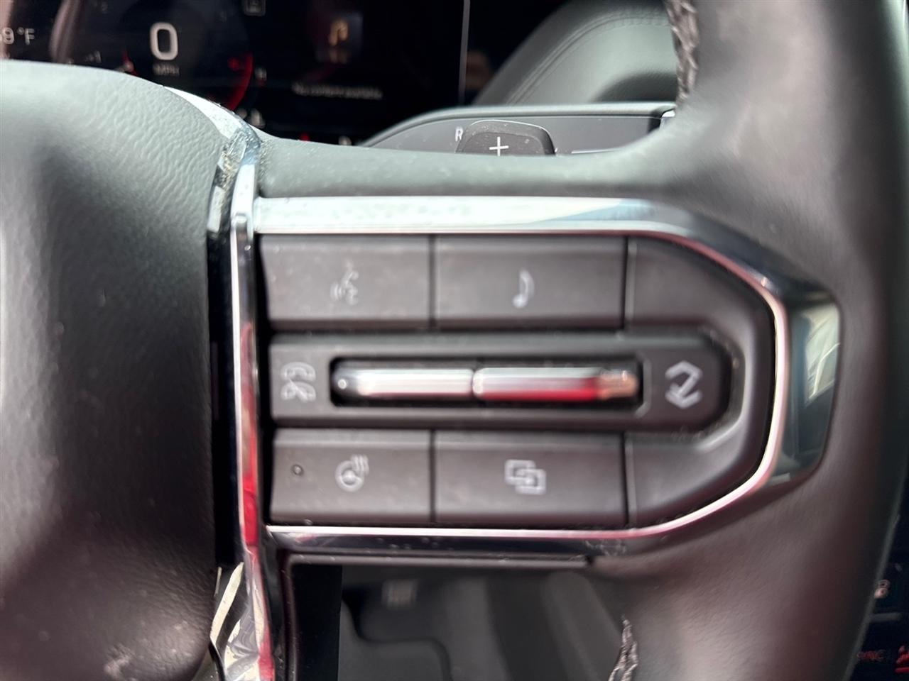 GMC Yukon XL Denali 4WD 2025