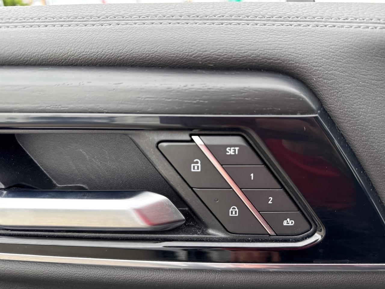 GMC Yukon XL Denali 4WD 2025