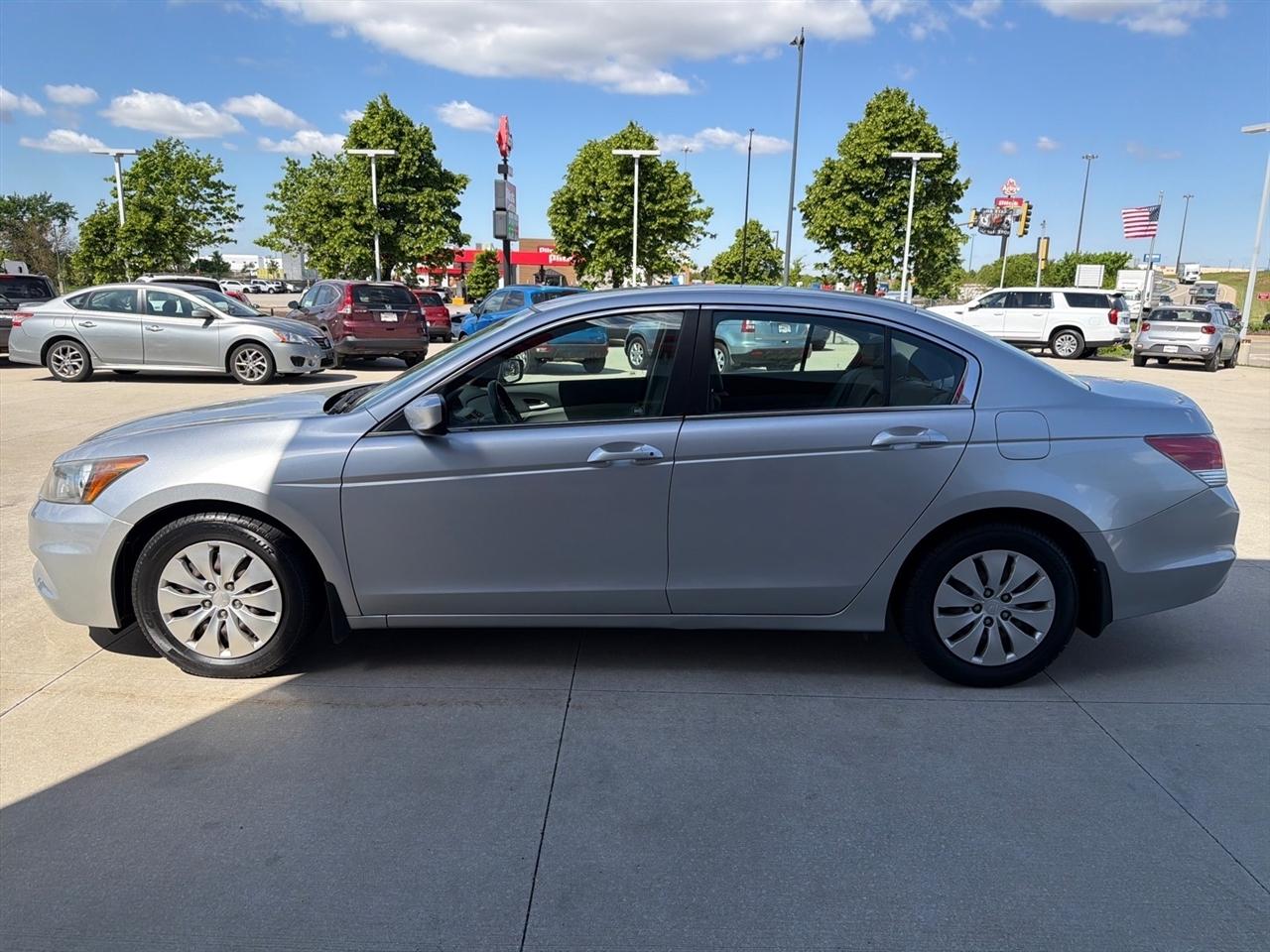 Honda Accord LX sedan AT 2012