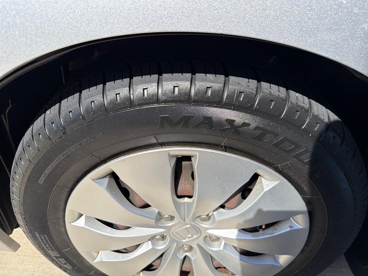 Honda Accord LX sedan AT 2012