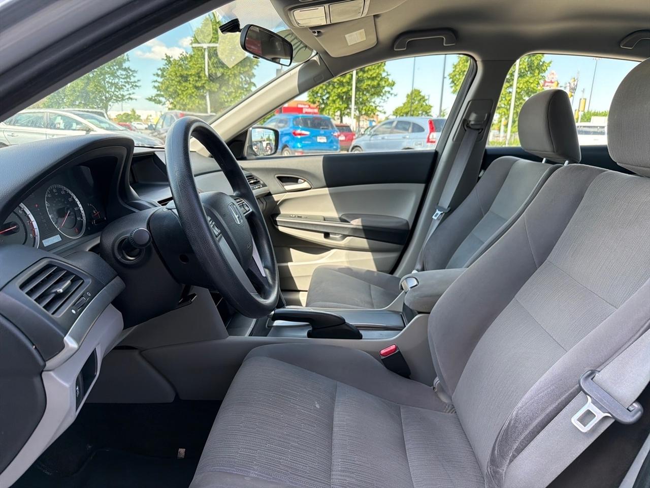 Honda Accord LX sedan AT 2012