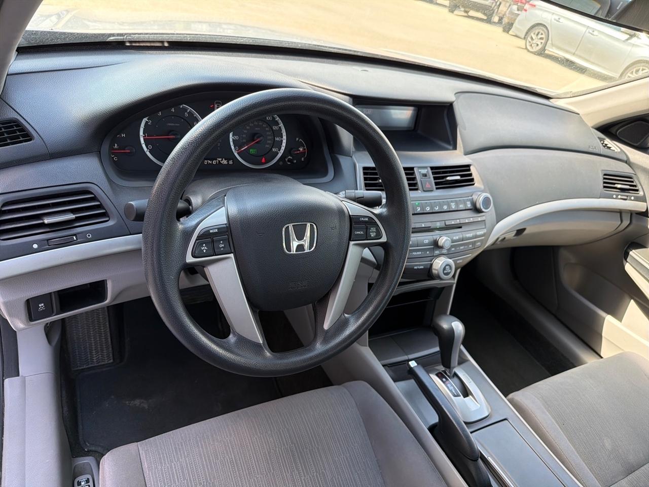 Honda Accord LX sedan AT 2012