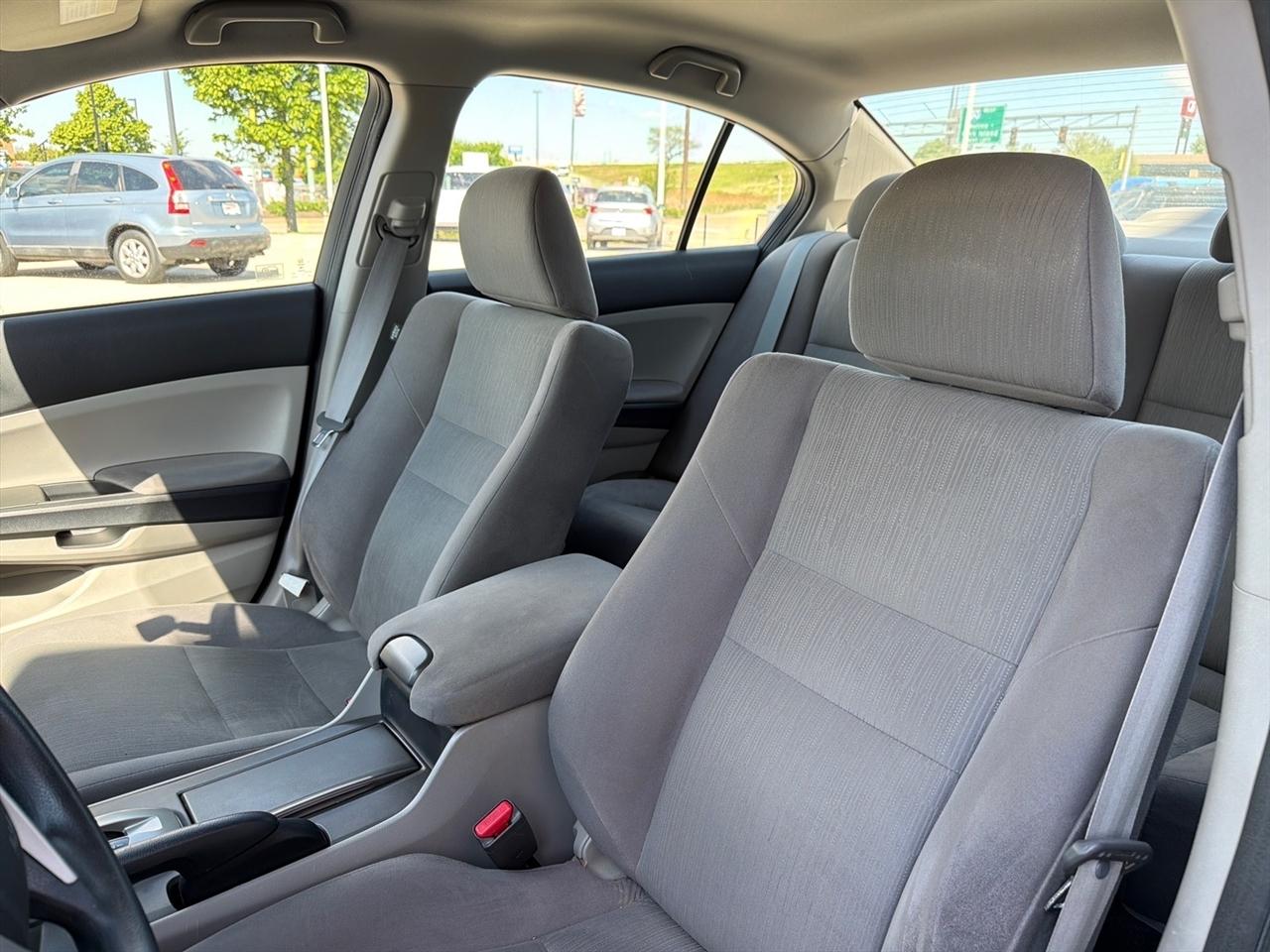 Honda Accord LX sedan AT 2012