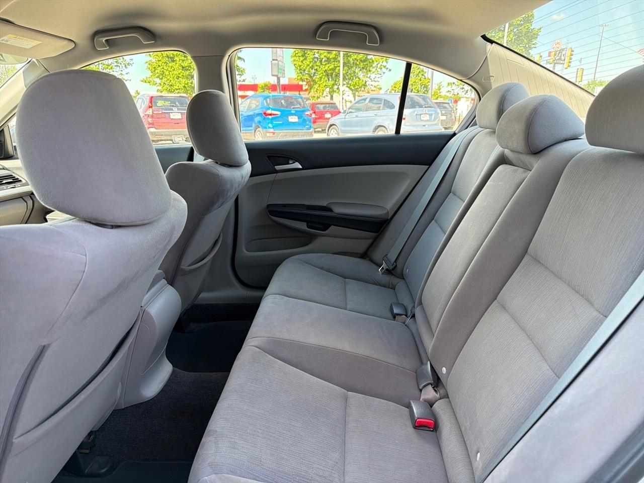 Honda Accord LX sedan AT 2012