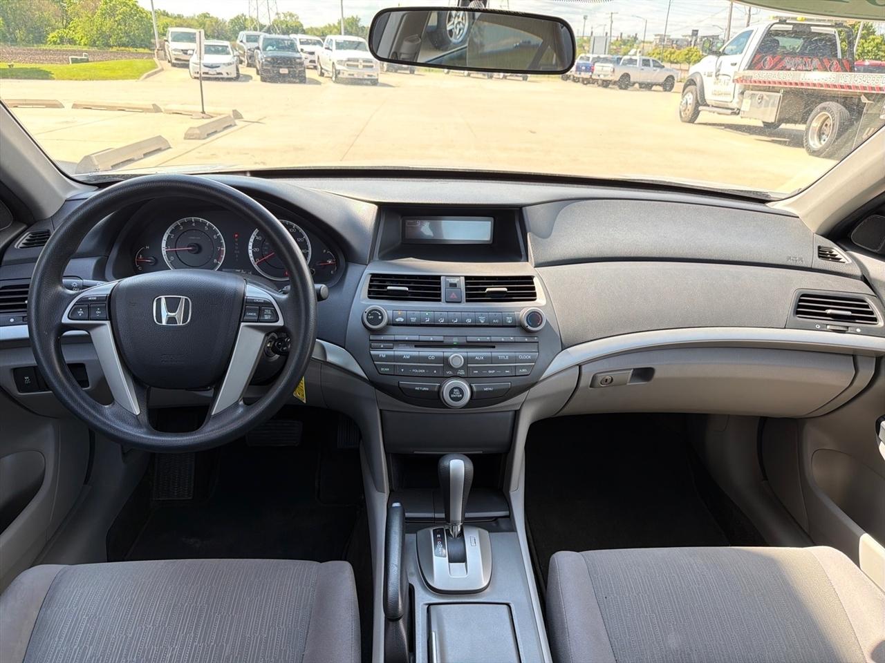Honda Accord LX sedan AT 2012