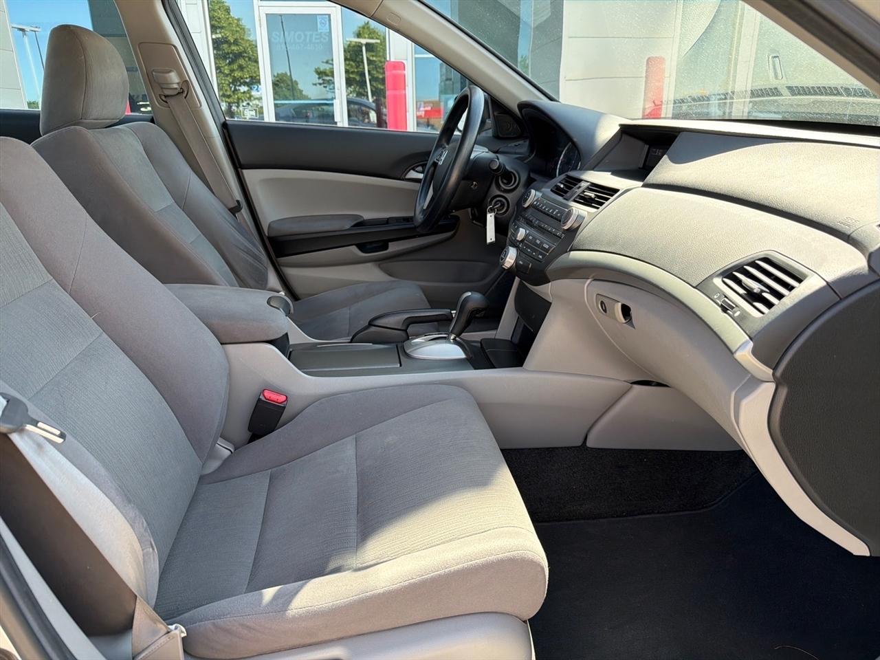 Honda Accord LX sedan AT 2012