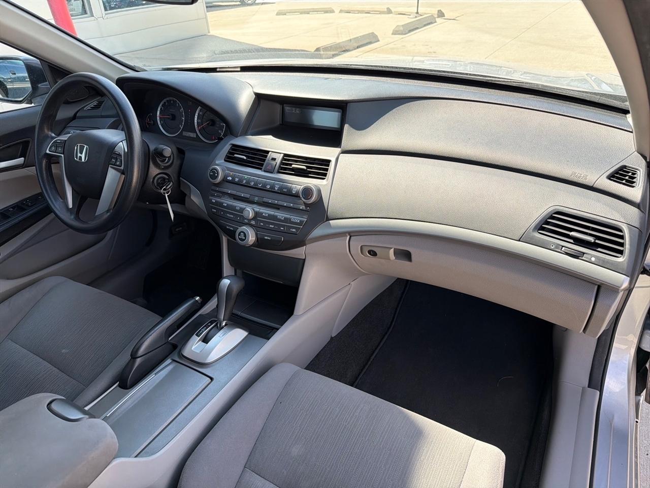 Honda Accord LX sedan AT 2012