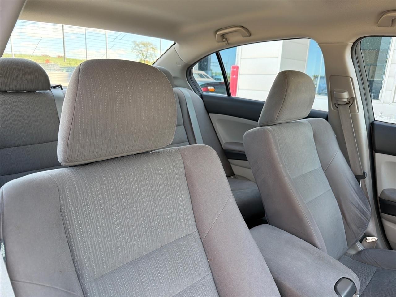 Honda Accord LX sedan AT 2012