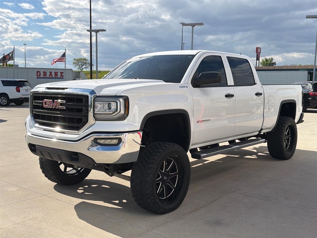 GMC Sierra 1500 Base Crew Cab Long Box 4WD 2018