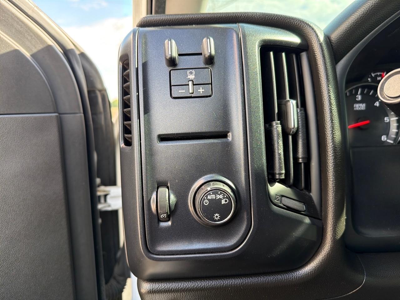 GMC Sierra 1500 Base Crew Cab Long Box 4WD 2018