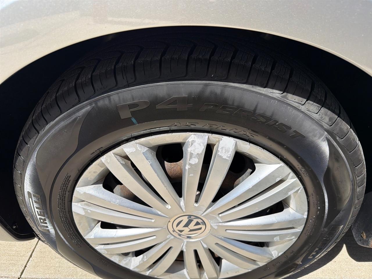 Volkswagen Passat 1.8T Wolfsburg AT 2014
