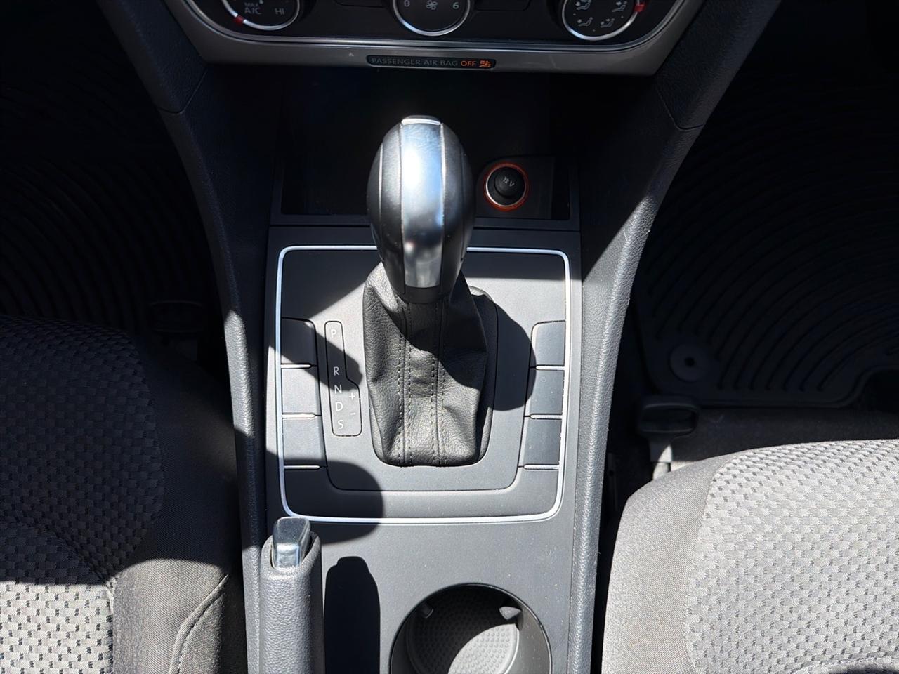 Volkswagen Passat 1.8T Wolfsburg AT 2014