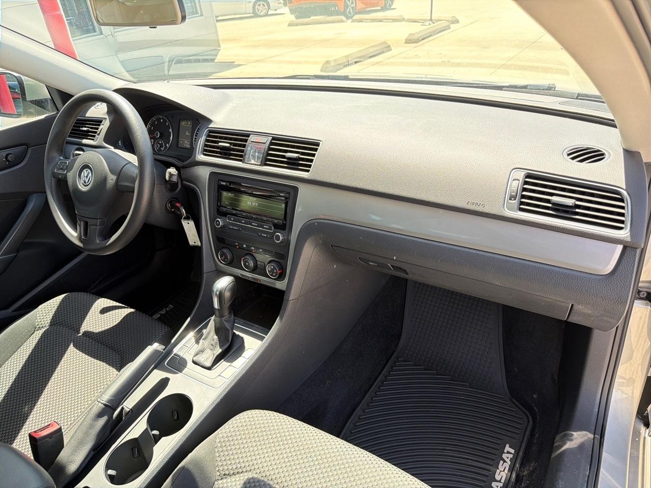 Volkswagen Passat 1.8T Wolfsburg AT 2014