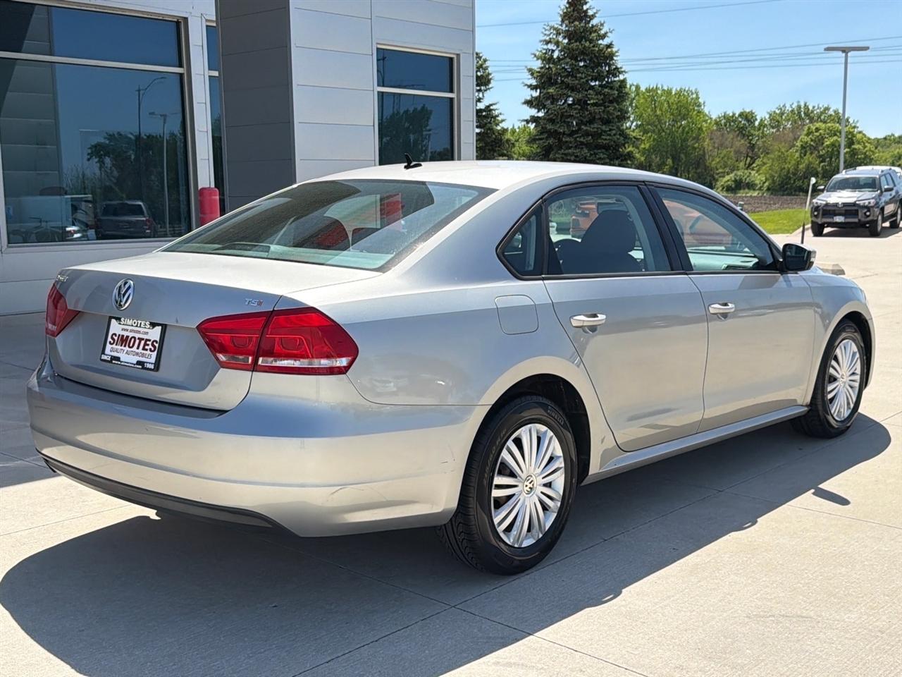 Volkswagen Passat 1.8T Wolfsburg AT 2014