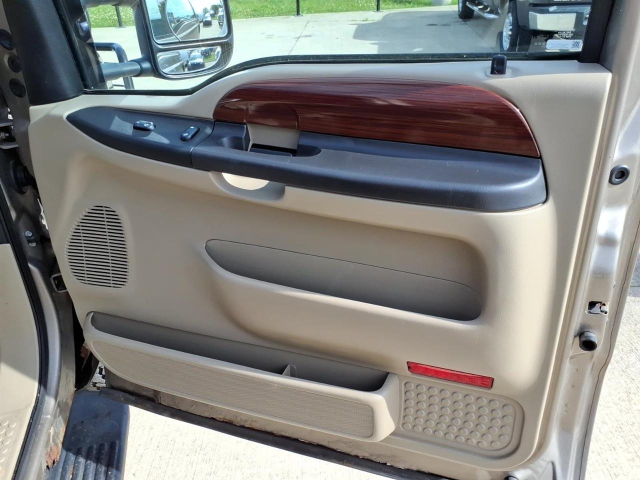 Ford F-350 SD XLT Crew Cab 4WD 2005