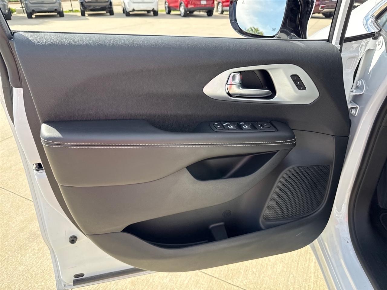 Chrysler Pacifica Limited 2026
