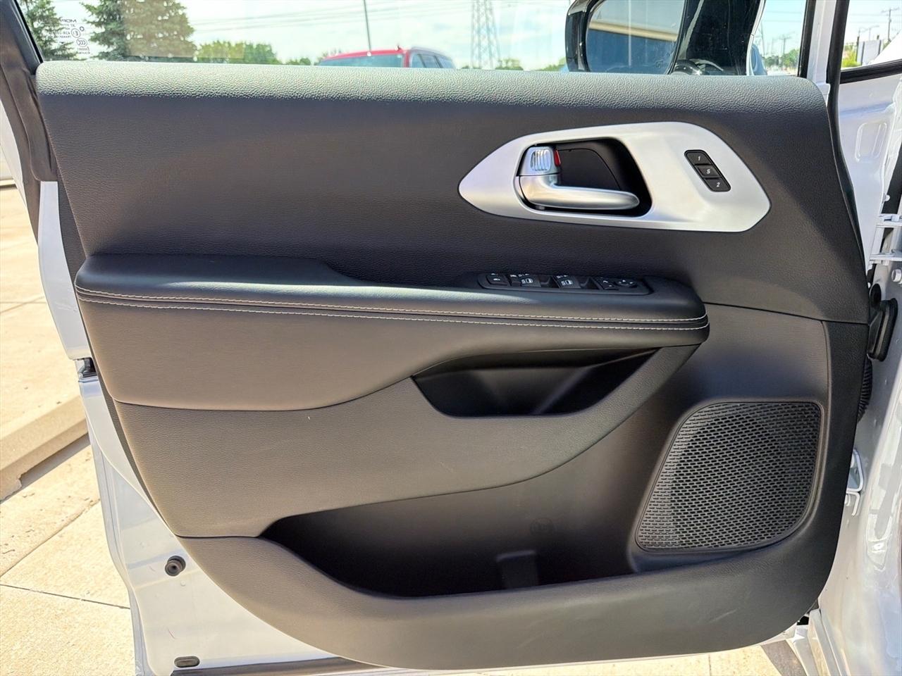 Chrysler Pacifica Limited 2026