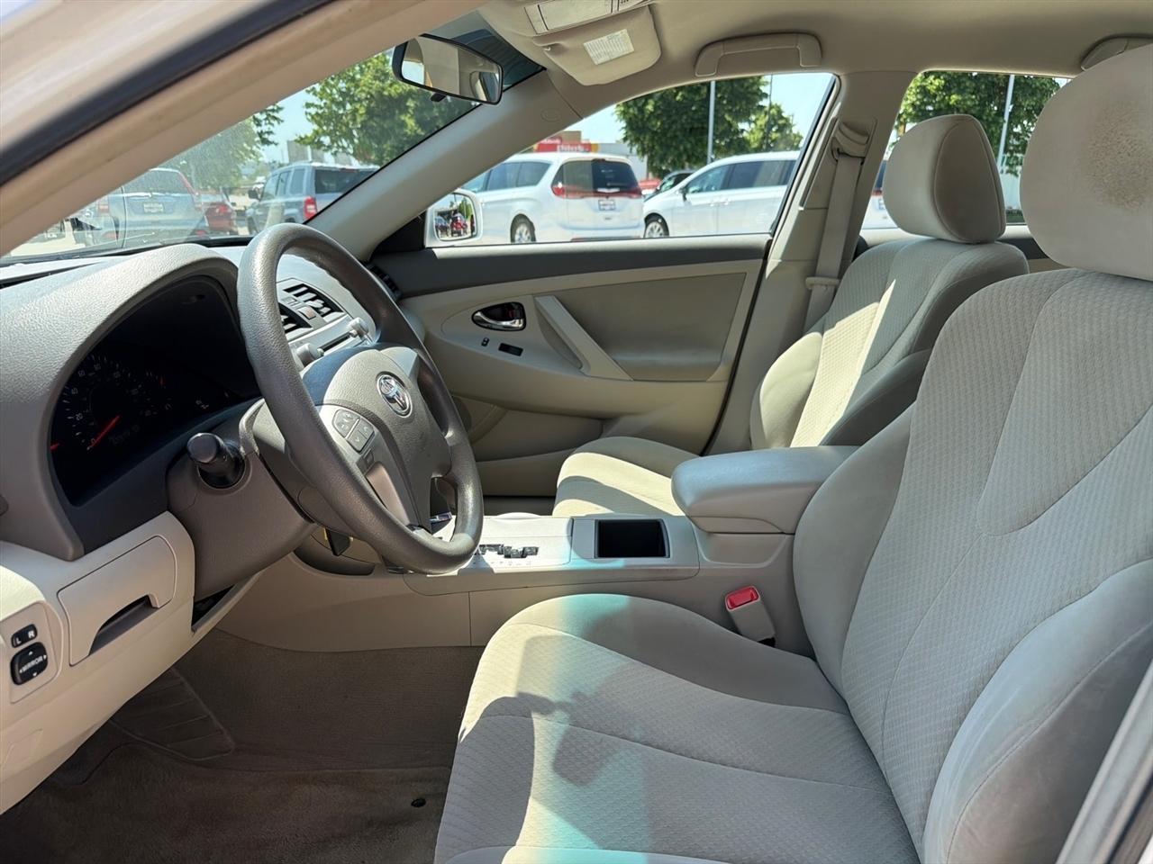 Toyota Camry LE 5-Spd AT 2009