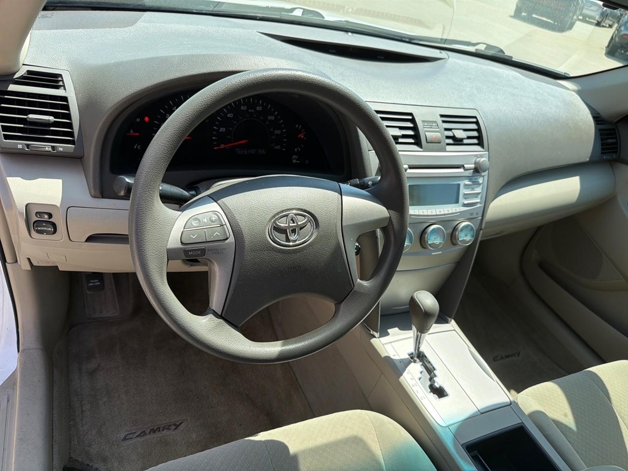Toyota Camry LE 5-Spd AT 2009