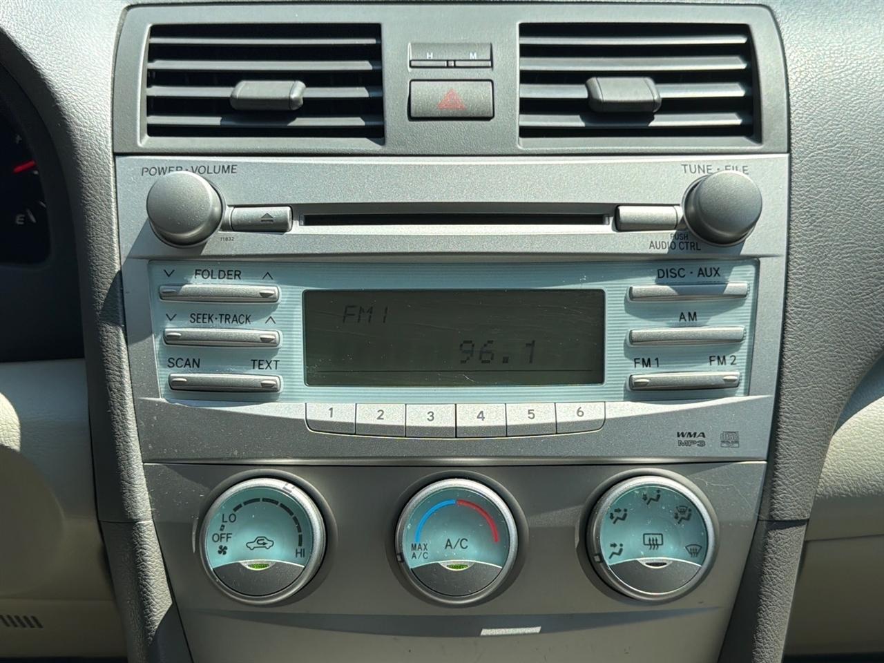 Toyota Camry LE 5-Spd AT 2009