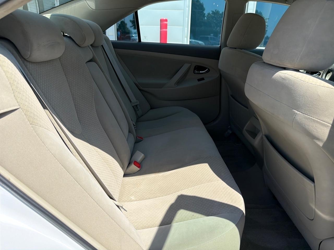Toyota Camry LE 5-Spd AT 2009