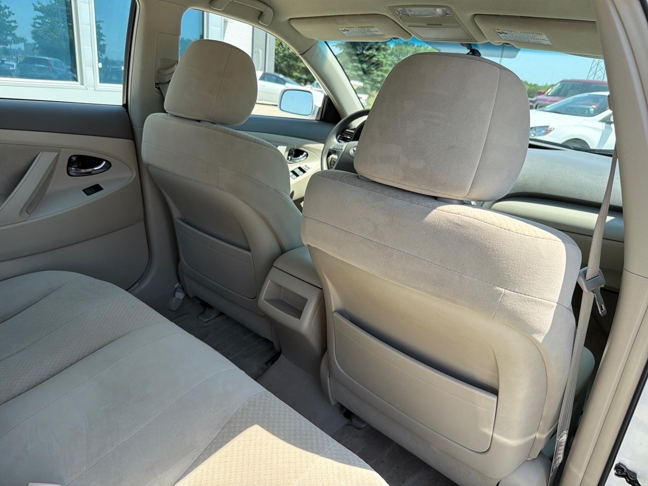 Toyota Camry LE 5-Spd AT 2009