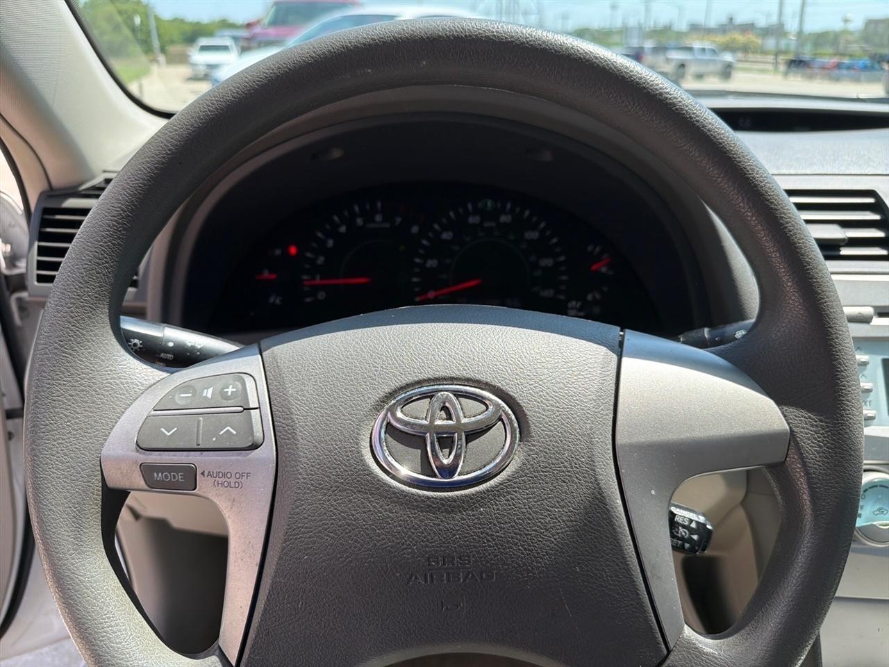 Toyota Camry LE 5-Spd AT 2009