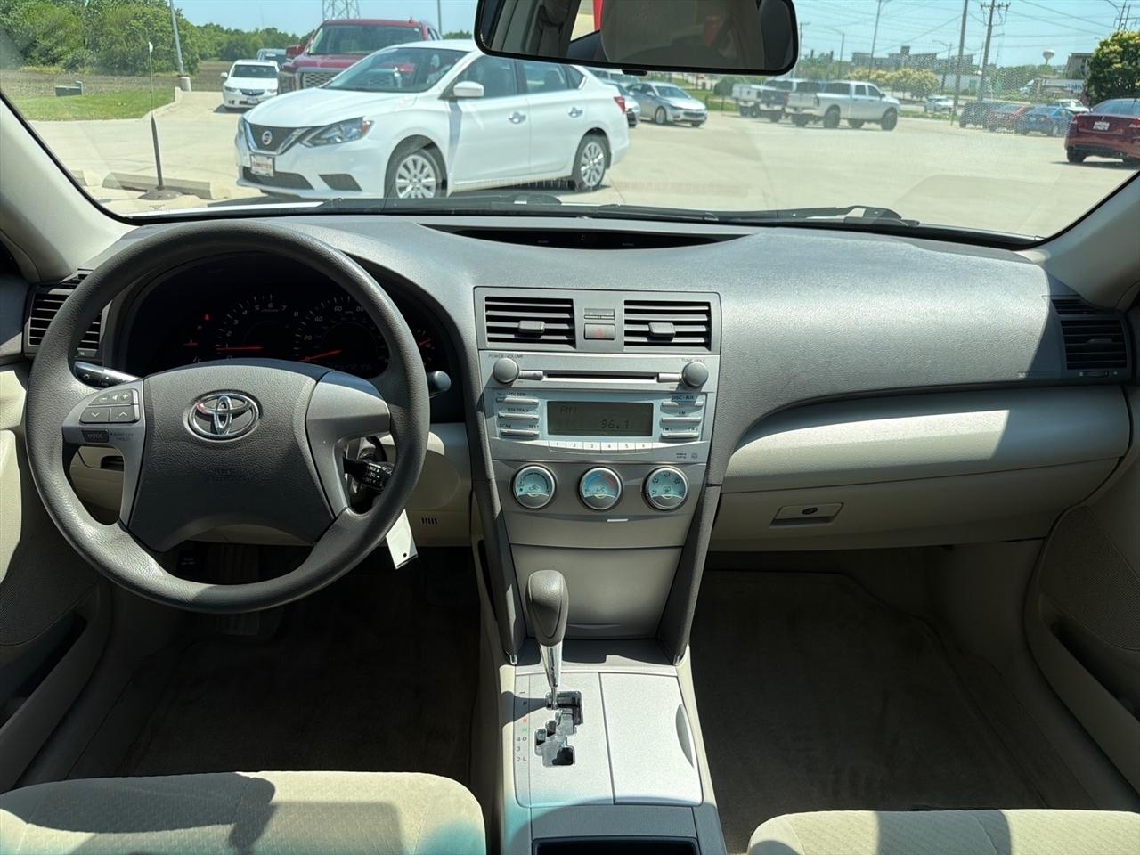 Toyota Camry LE 5-Spd AT 2009