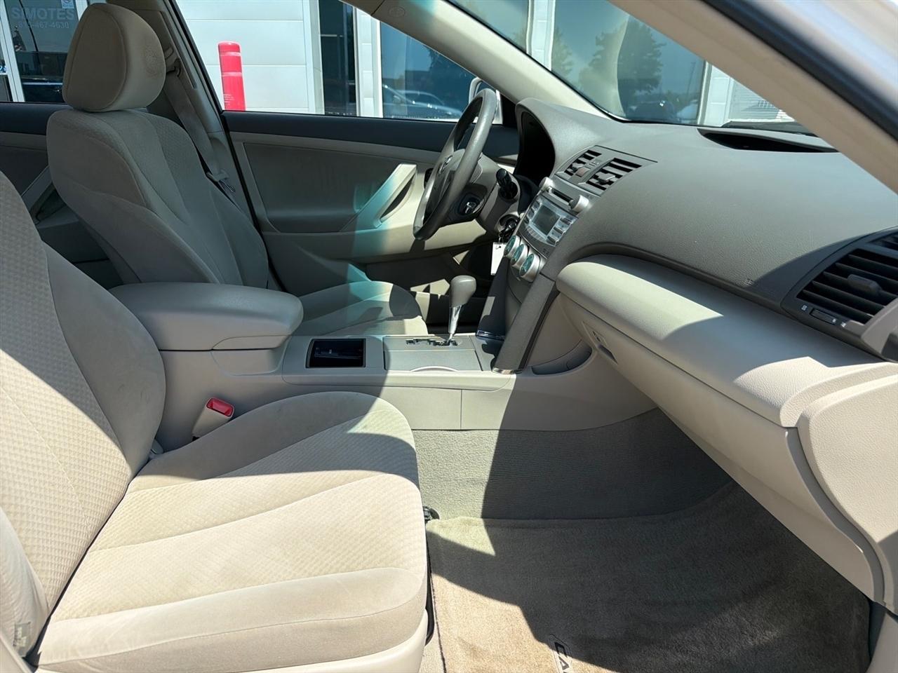 Toyota Camry LE 5-Spd AT 2009