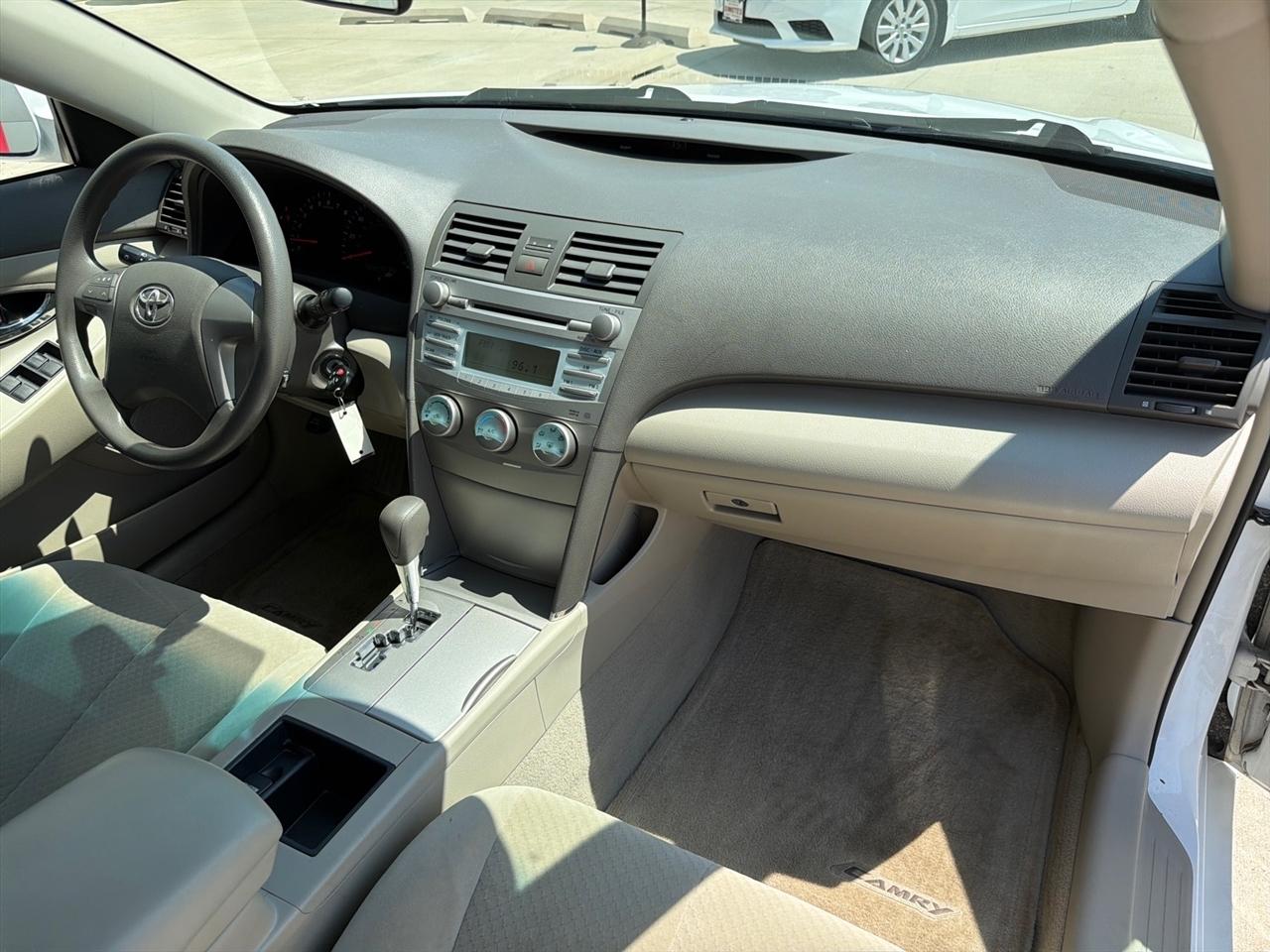 Toyota Camry LE 5-Spd AT 2009
