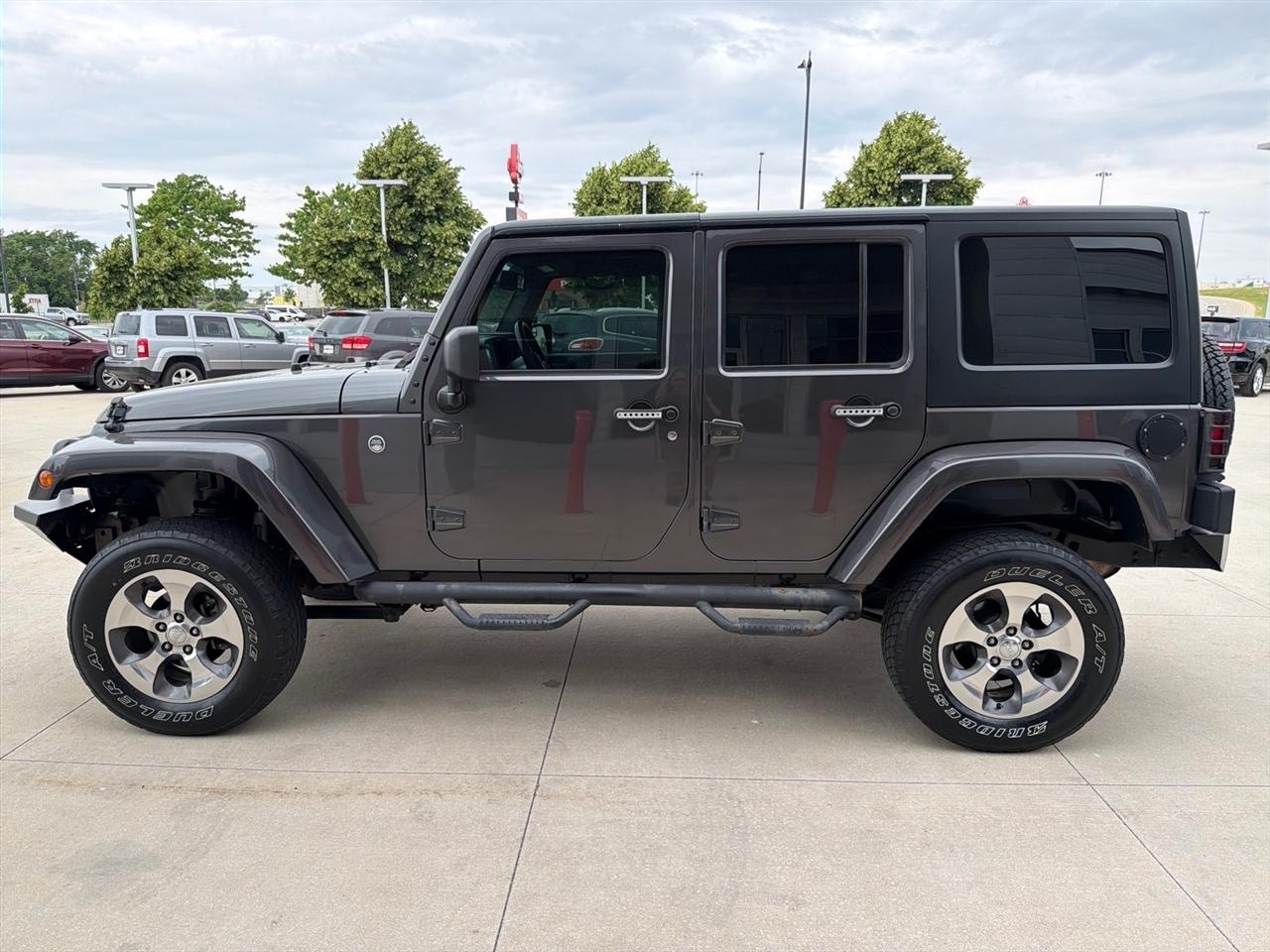 Jeep Wrangler Unlimited Sahara 4WD 2017
