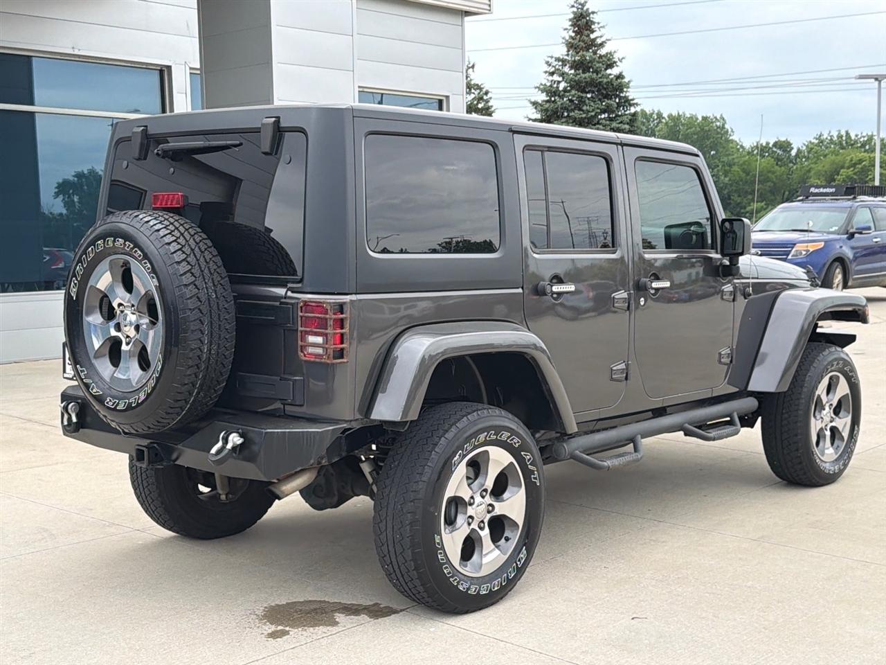 Jeep Wrangler Unlimited Sahara 4WD 2017