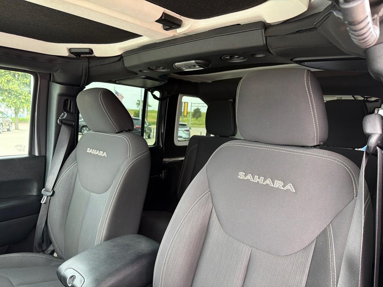 Jeep Wrangler Unlimited Sahara 4WD 2017