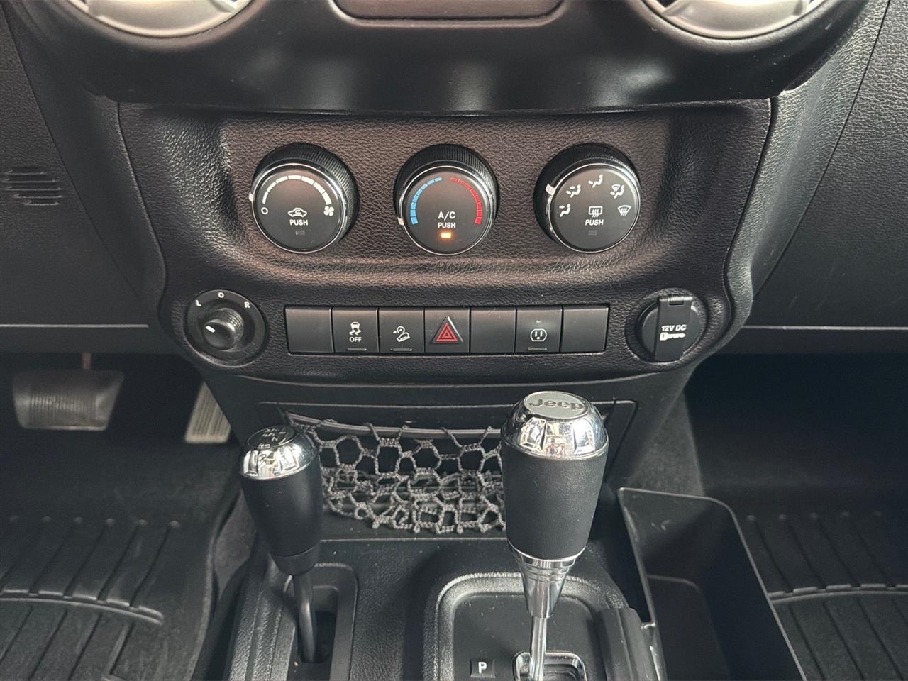 Jeep Wrangler Unlimited Sahara 4WD 2017