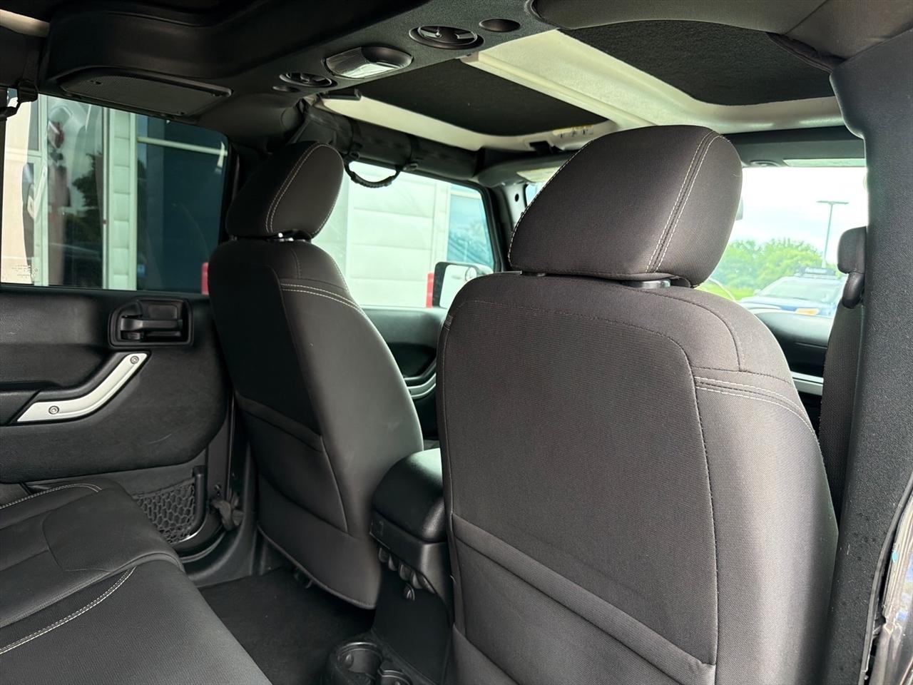 Jeep Wrangler Unlimited Sahara 4WD 2017