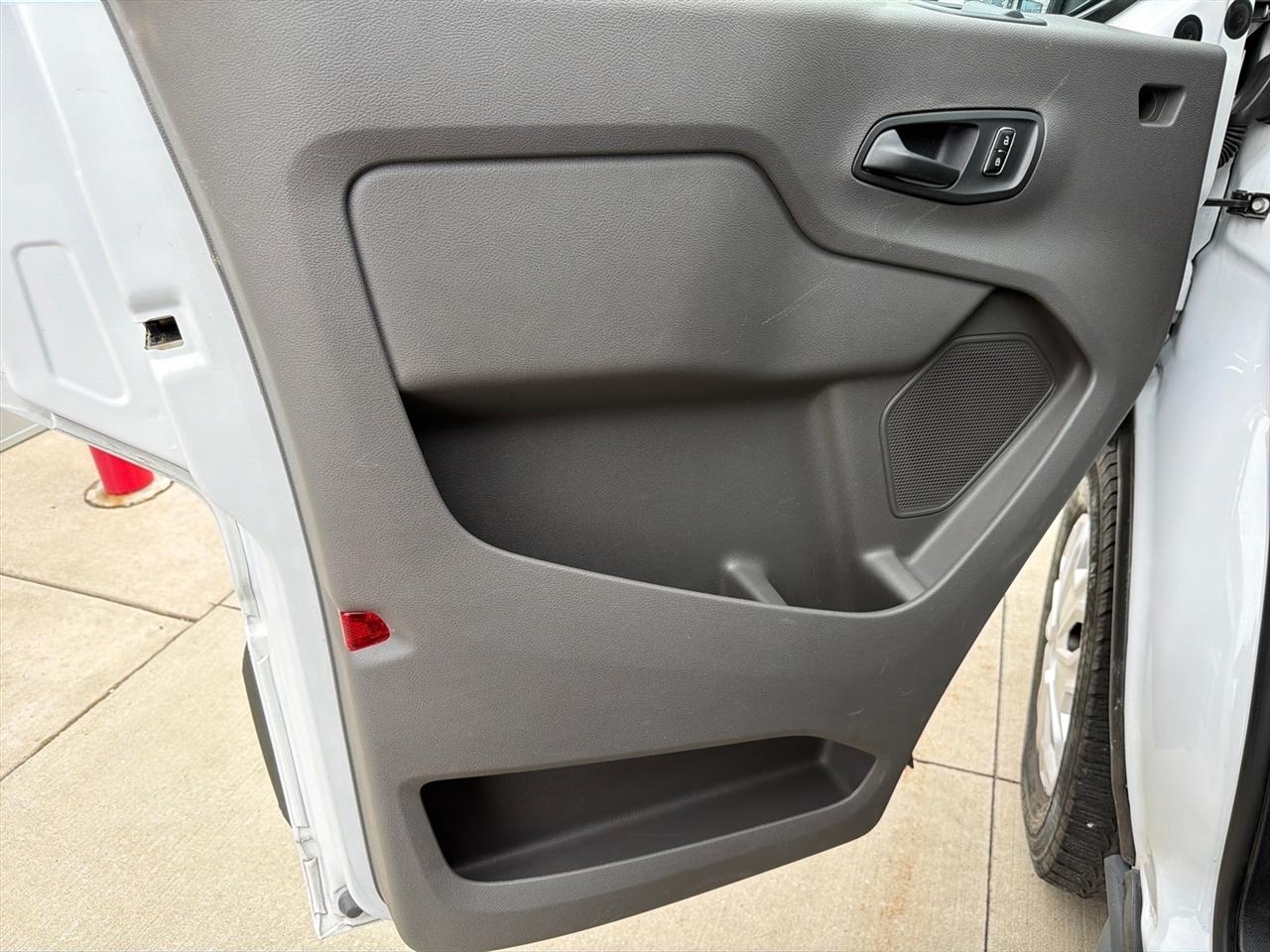 Ford Transit 350 Wagon Low Roof XLT w/Sliding Pass. 148-in. WB 2024