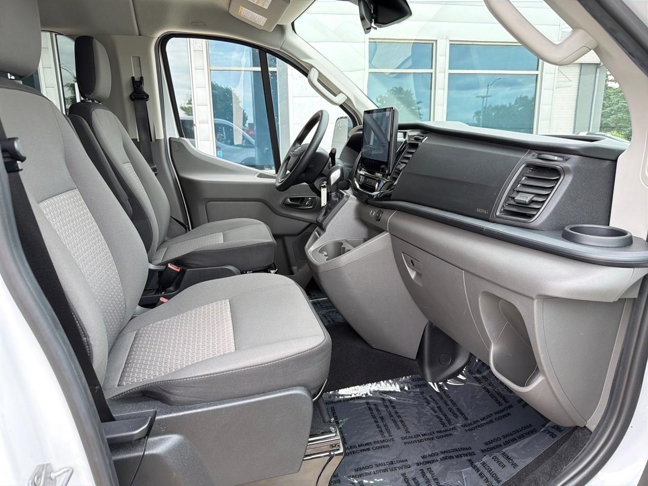 Ford Transit 350 Wagon Low Roof XLT w/Sliding Pass. 148-in. WB 2024