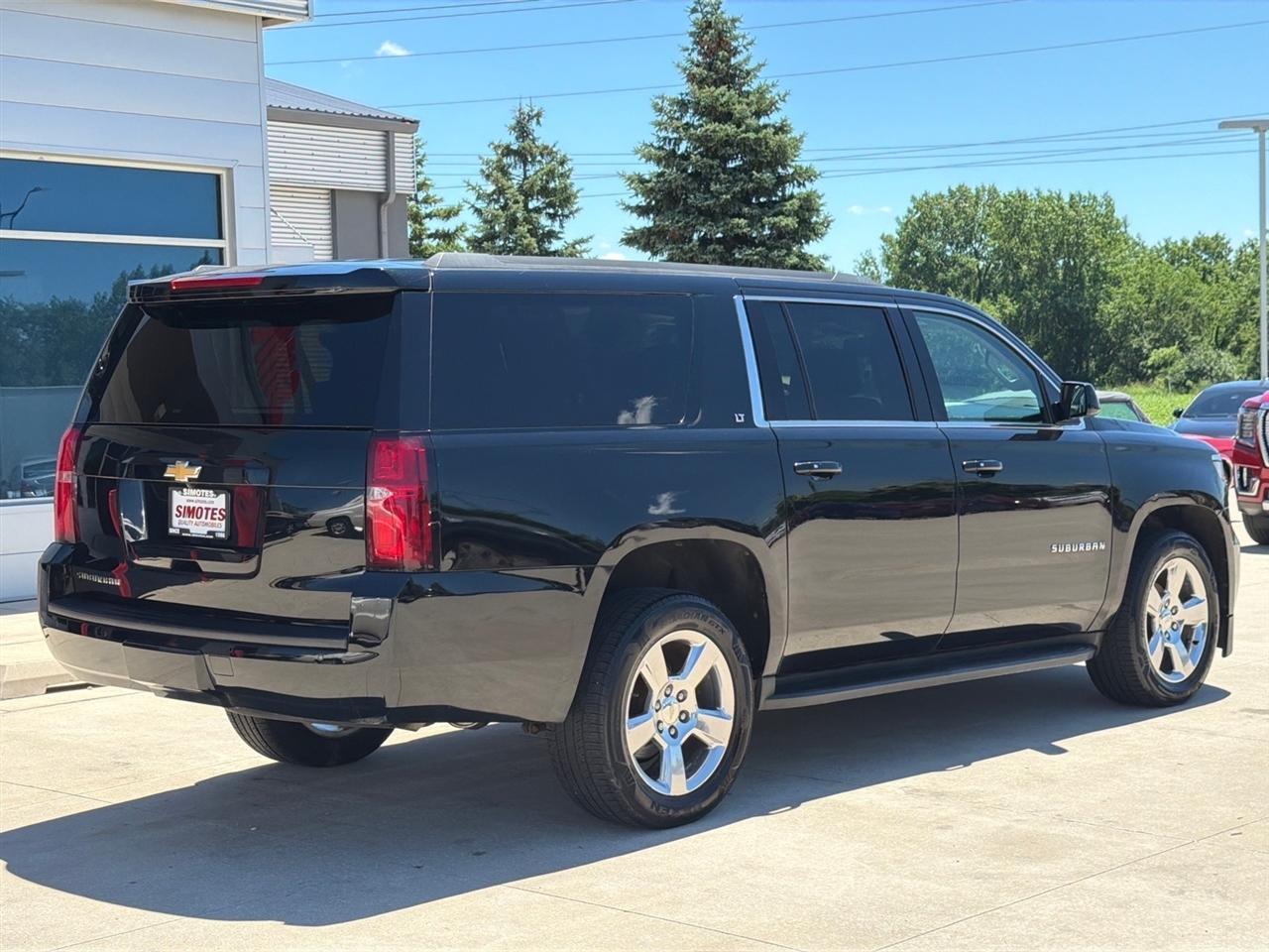 Chevrolet Suburban LT 4WD 2016