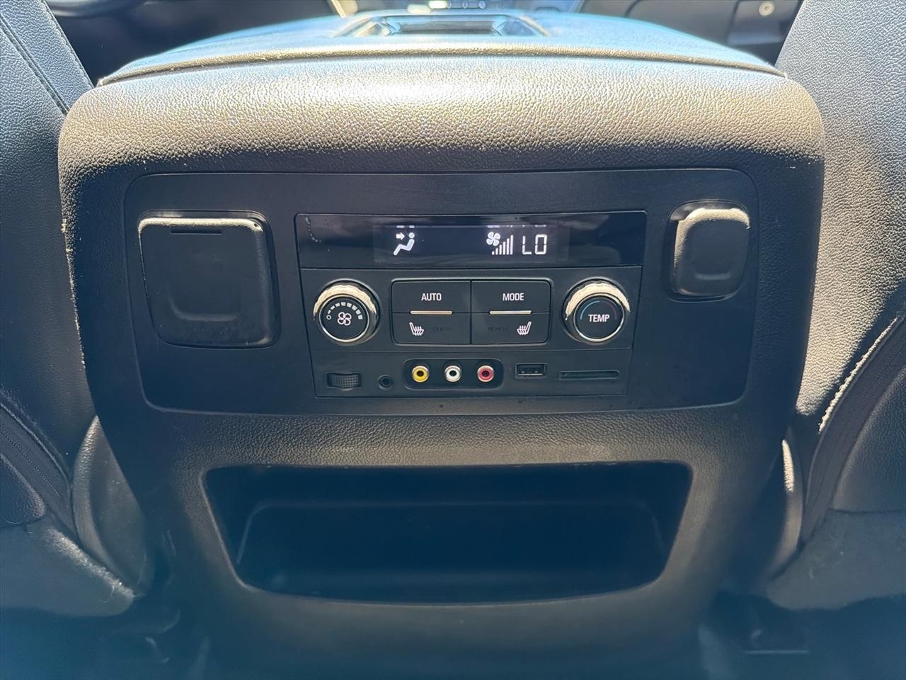 Chevrolet Suburban LT 4WD 2016