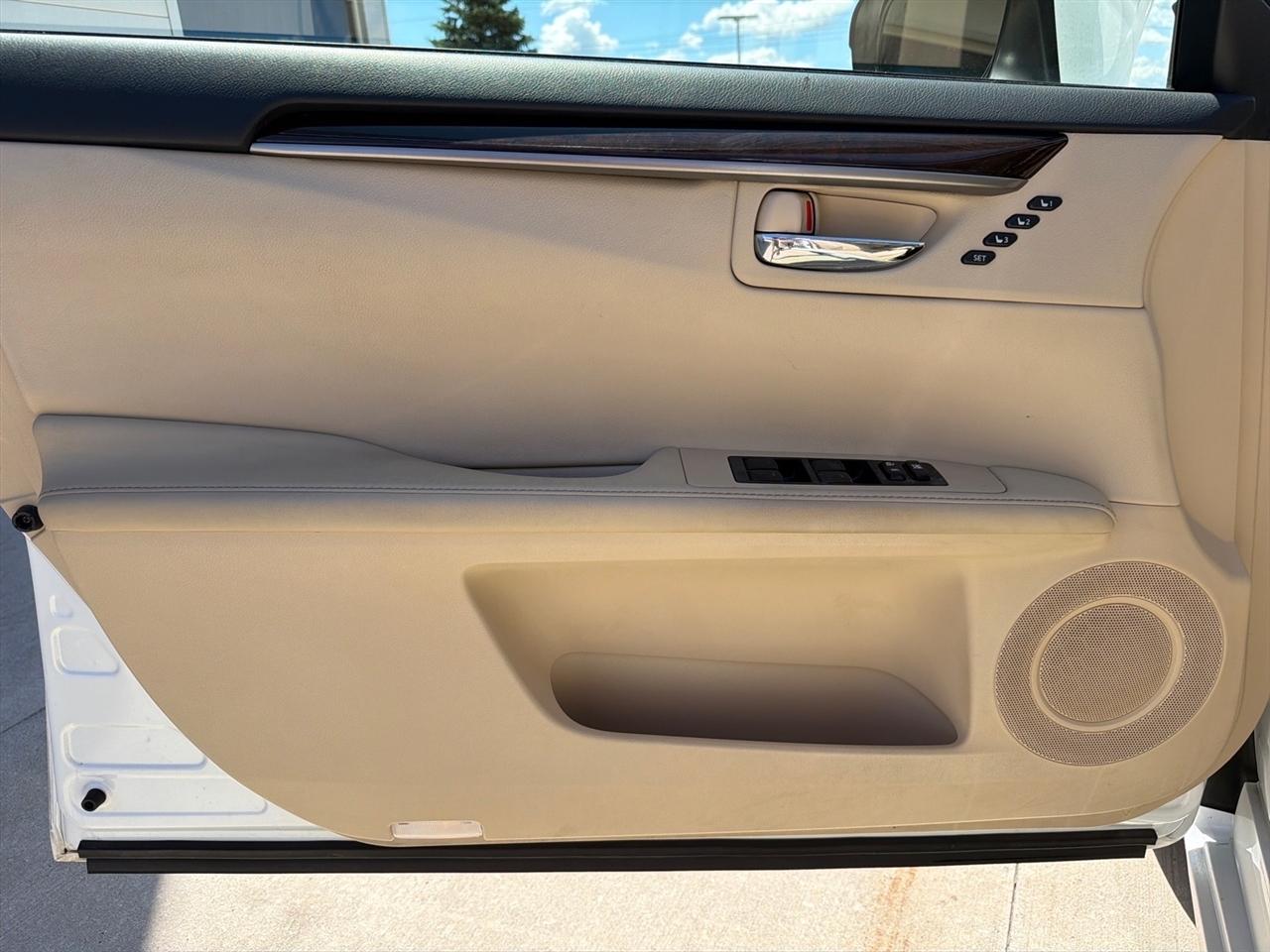 Lexus ES 350 Sedan 2015