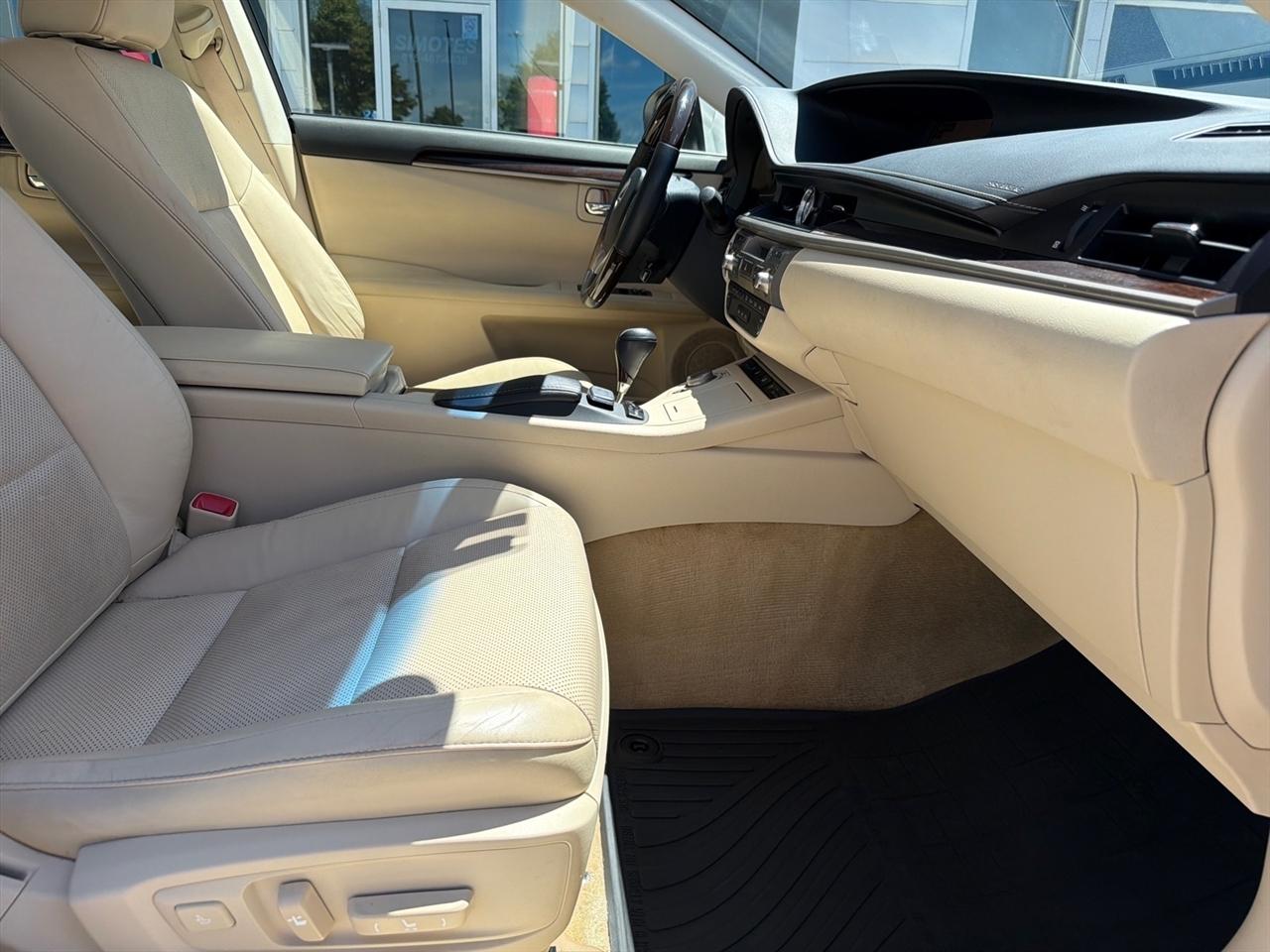 Lexus ES 350 Sedan 2015