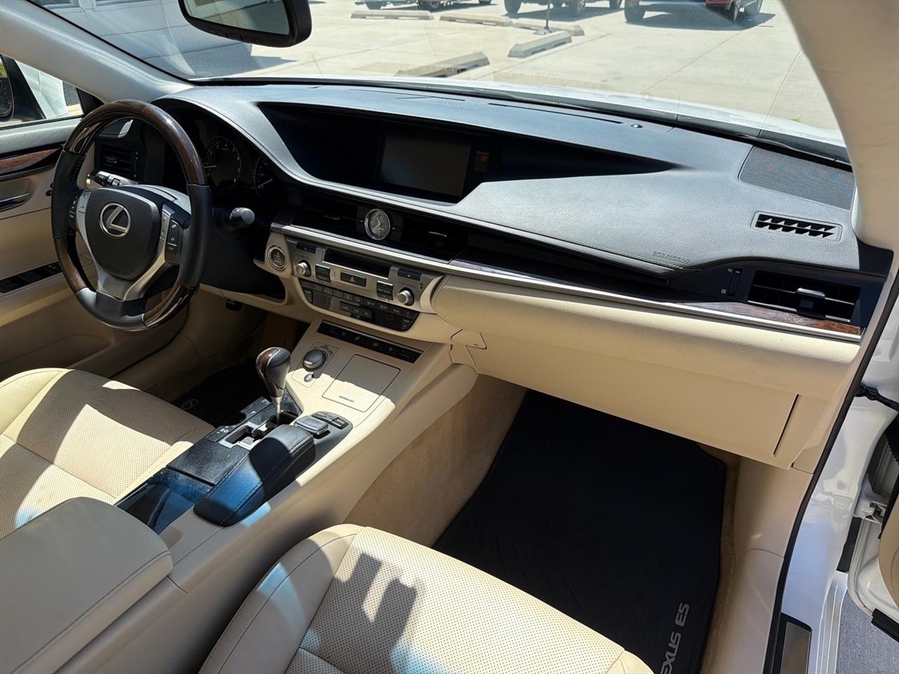 Lexus ES 350 Sedan 2015