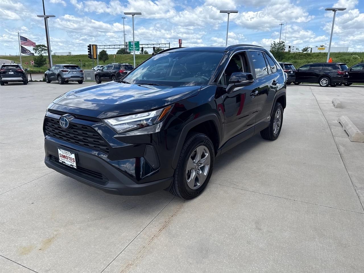 Toyota RAV4 Hybrid XLE 2024