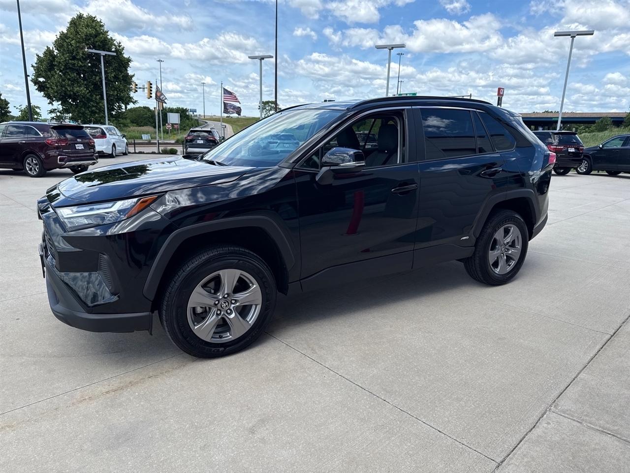 Toyota RAV4 Hybrid XLE 2024