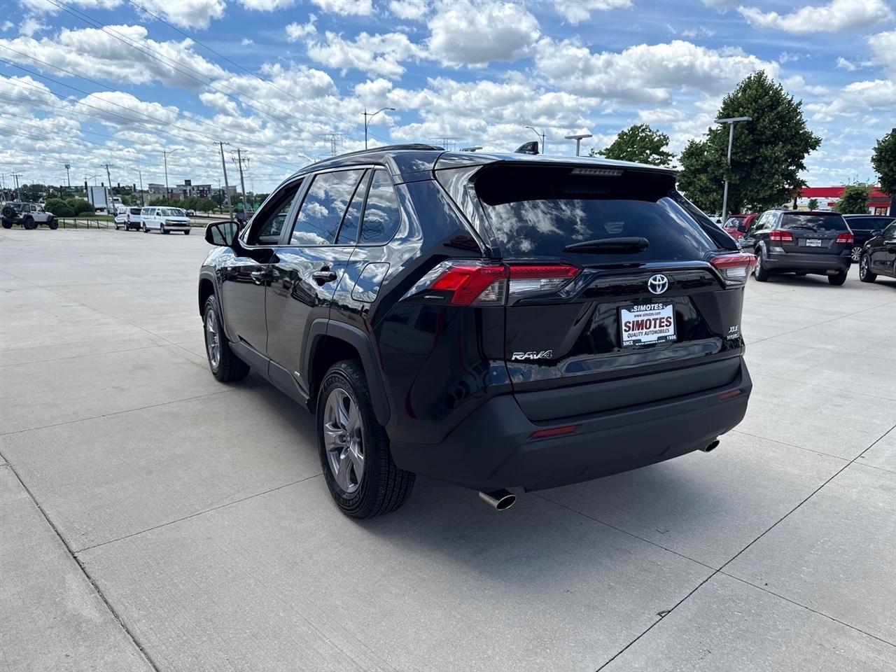 Toyota RAV4 Hybrid XLE 2024