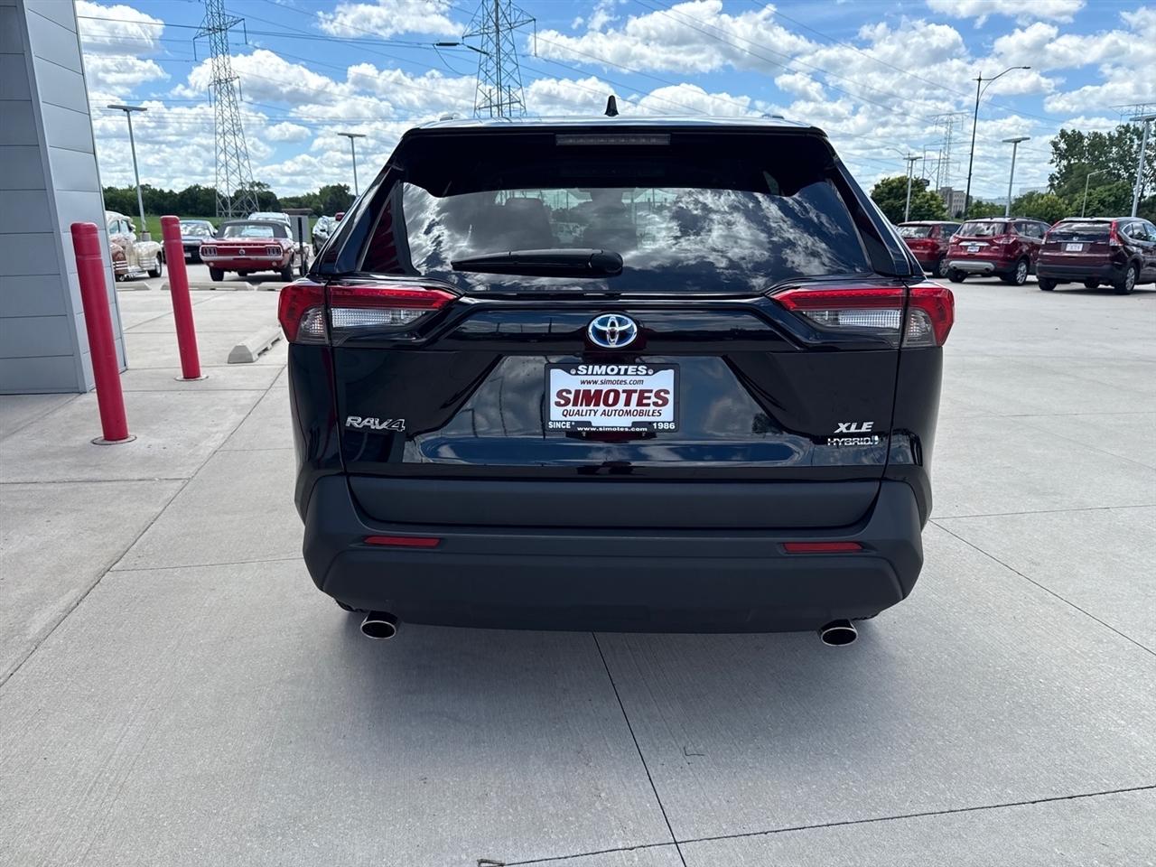 Toyota RAV4 Hybrid XLE 2024