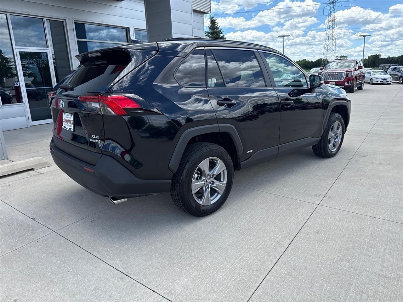 Toyota RAV4 Hybrid XLE 2024
