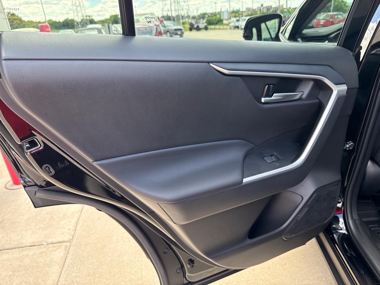Toyota RAV4 Hybrid XLE 2024