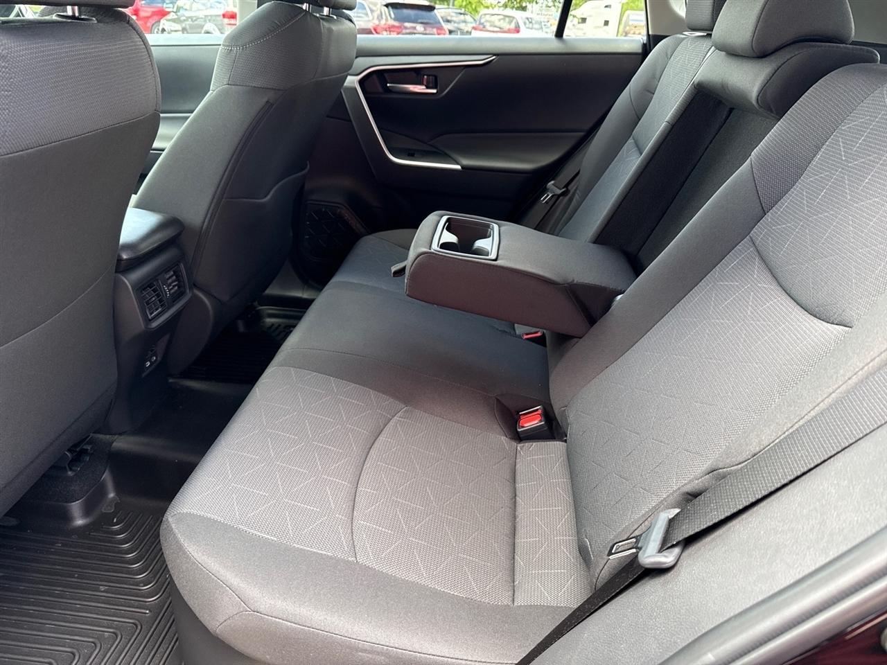 Toyota RAV4 Hybrid XLE 2024